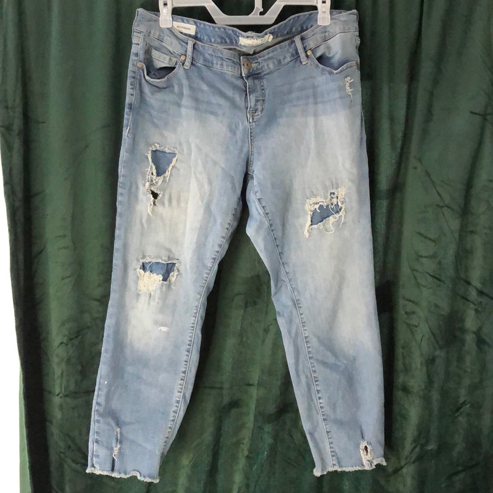 Torrid distressed boyfriend capri